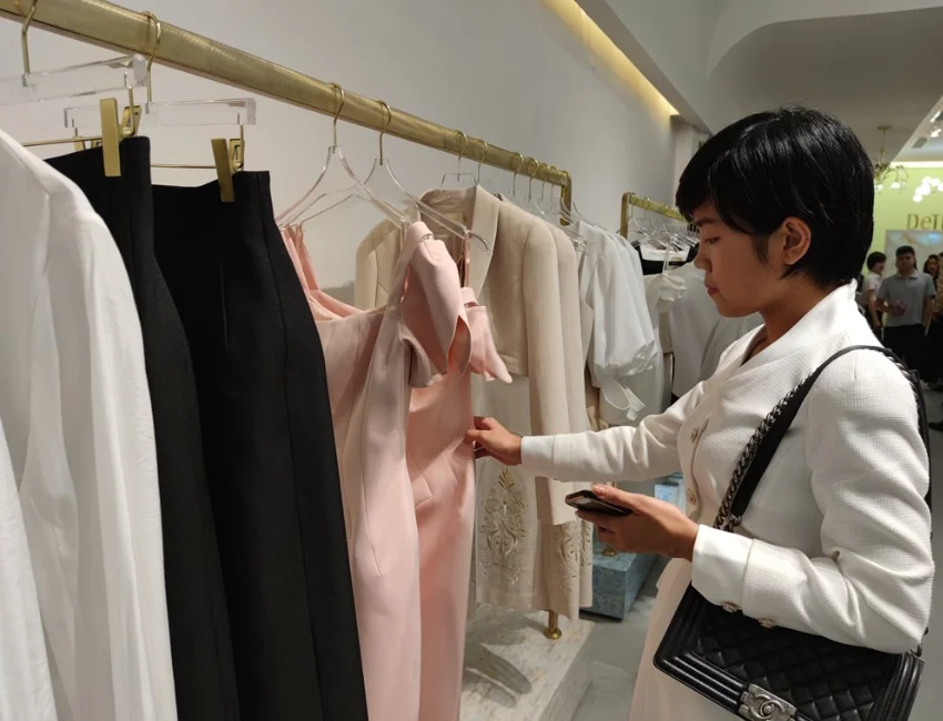 Doanh nghiệp dệt may Việt Nam: Nắm bắt cơ hội vàng từ thị trường nội địa