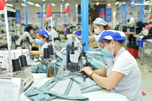 "Xanh hóa" dệt may hướng đến giảm phát thải ròng bằng 0 vào năm 2050